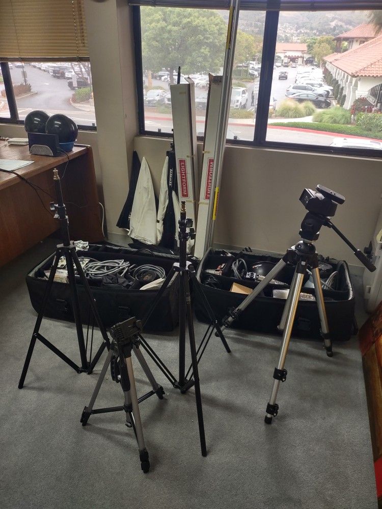 Photo Studio Equipment Set With Its Own Carrying Cases