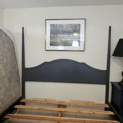 King Poster Bedframe Painted gray