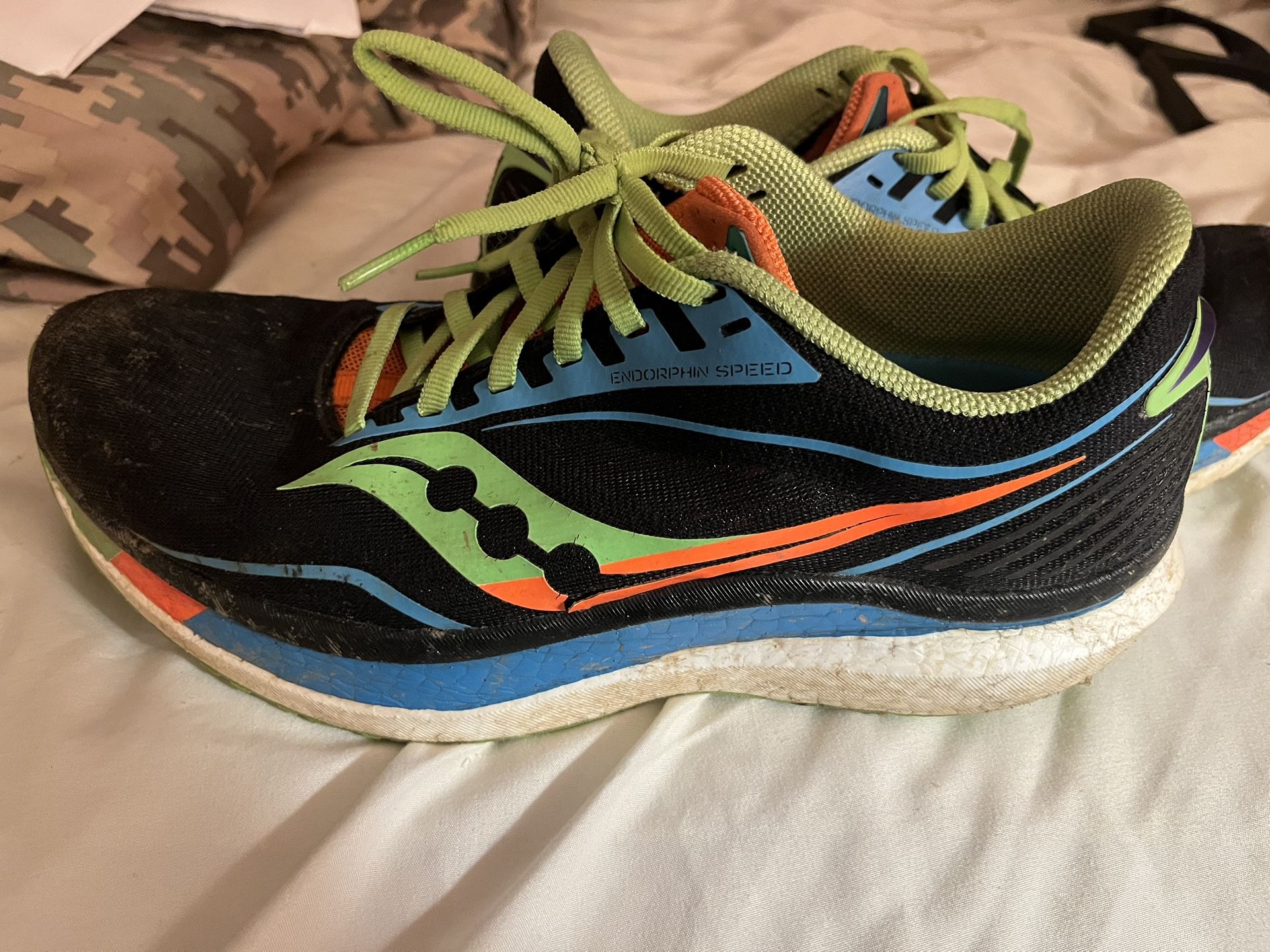 Saucony - Endorphin speed Size Men 9 - Carbon Plated Shoe - Used