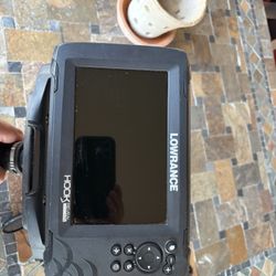 Lowrance Hook Reveal 7 TS Fish Finder