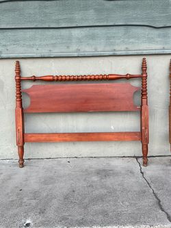 Spindle bed frame