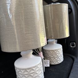 Better Homes & Gardens White Ceramic Table Lamp, 15"