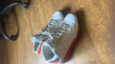 Air Jordan 13 Cherry