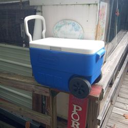 Coleman: 10 Gallon Wheeled Cooler With Handle.