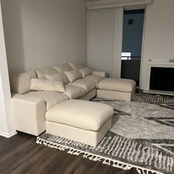 Beige/Cream Sectional Couch With 2 Ottomans 