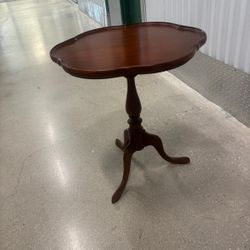 Replica plantation mahogany table  26 inches high 23 inches diameter…$100