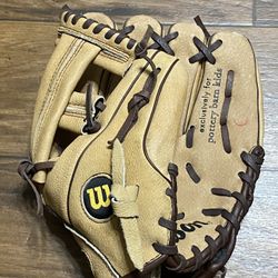 Wilson A0450 youth baseball glove, size 10”