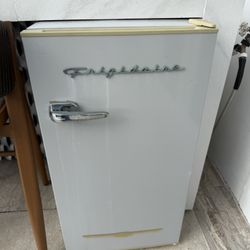 Frigidaire Retro Compact Fridge