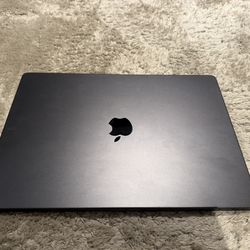 Mac Book Pro 16 Inch M4 Pro Chip 512GB and the 140 W Charger and Cable
