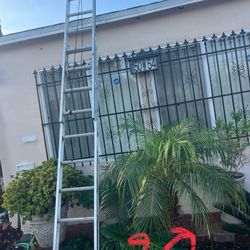 Excellent Condition 20 Feet And More Size Is Available Aluminum Extension Ladders