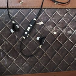 I World Bluetooth Earbuds