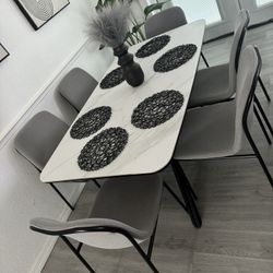 City Furniture Dining Table set