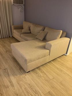 Taupe chaise + sofa