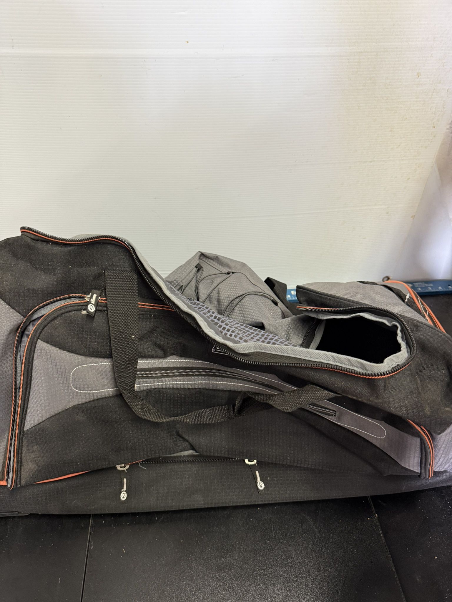 Coleman Luggage/ Duffle Bag w Wheels