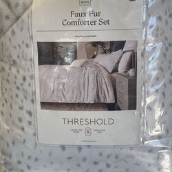 King 3 Pc Faux Fur Comforter Set  Brand New 