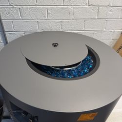 50,000 BTU Gray Outdoor Fire Table with Lid
