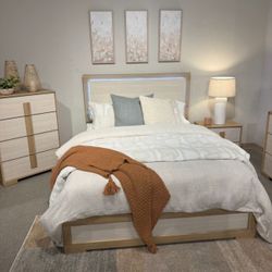 New 4pc bedroom set in box 📦 998