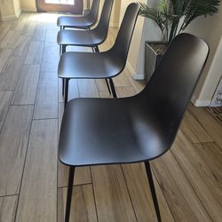 Beautiful Set 4 dining chairs  Exelent Condition