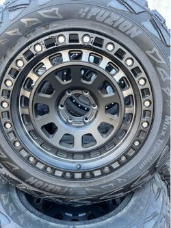 20x9.  6x139.   275/65/20. MUD TERRAIN.