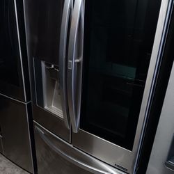Lg Instaview Refrigerator Stainless Like New Condition
