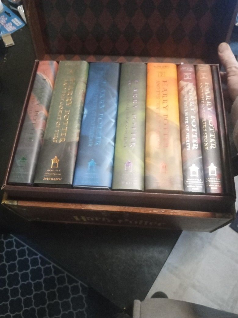 Harry Potter Box Set trunk