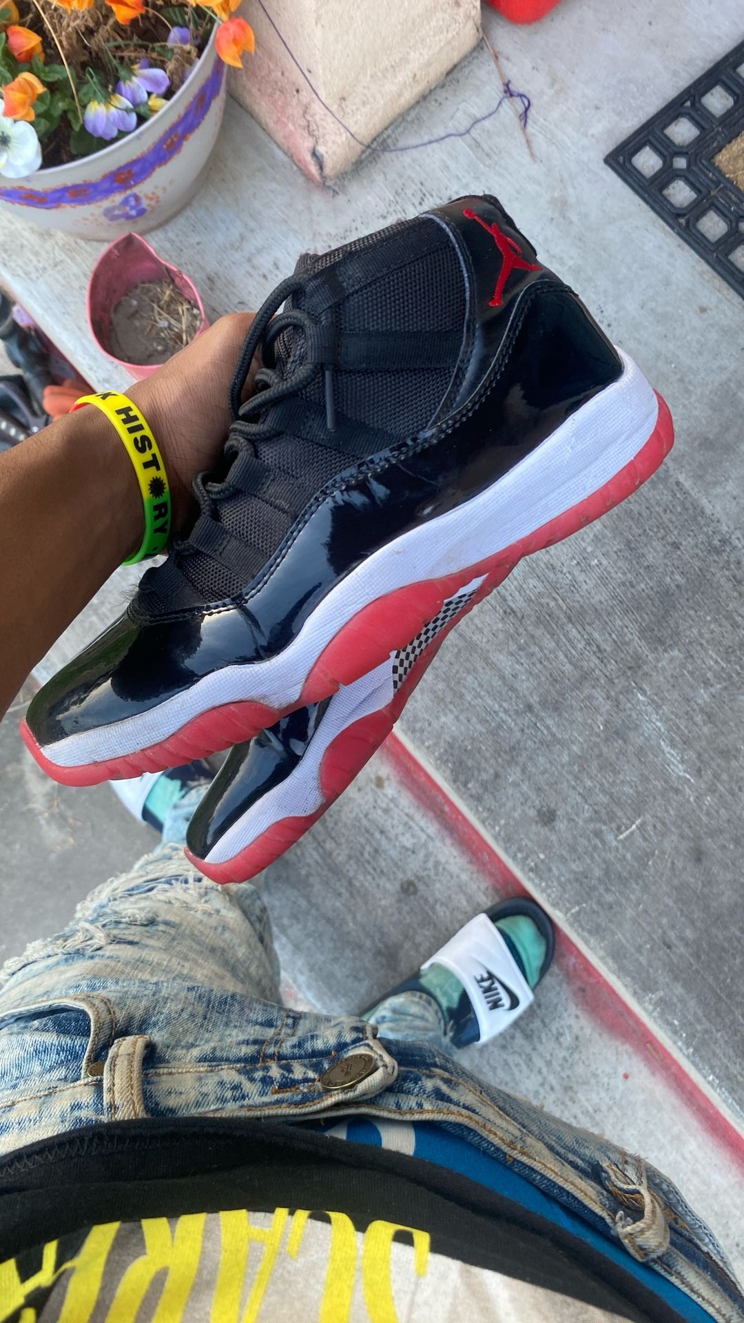 Jordan 11 Breads Red And Black , White