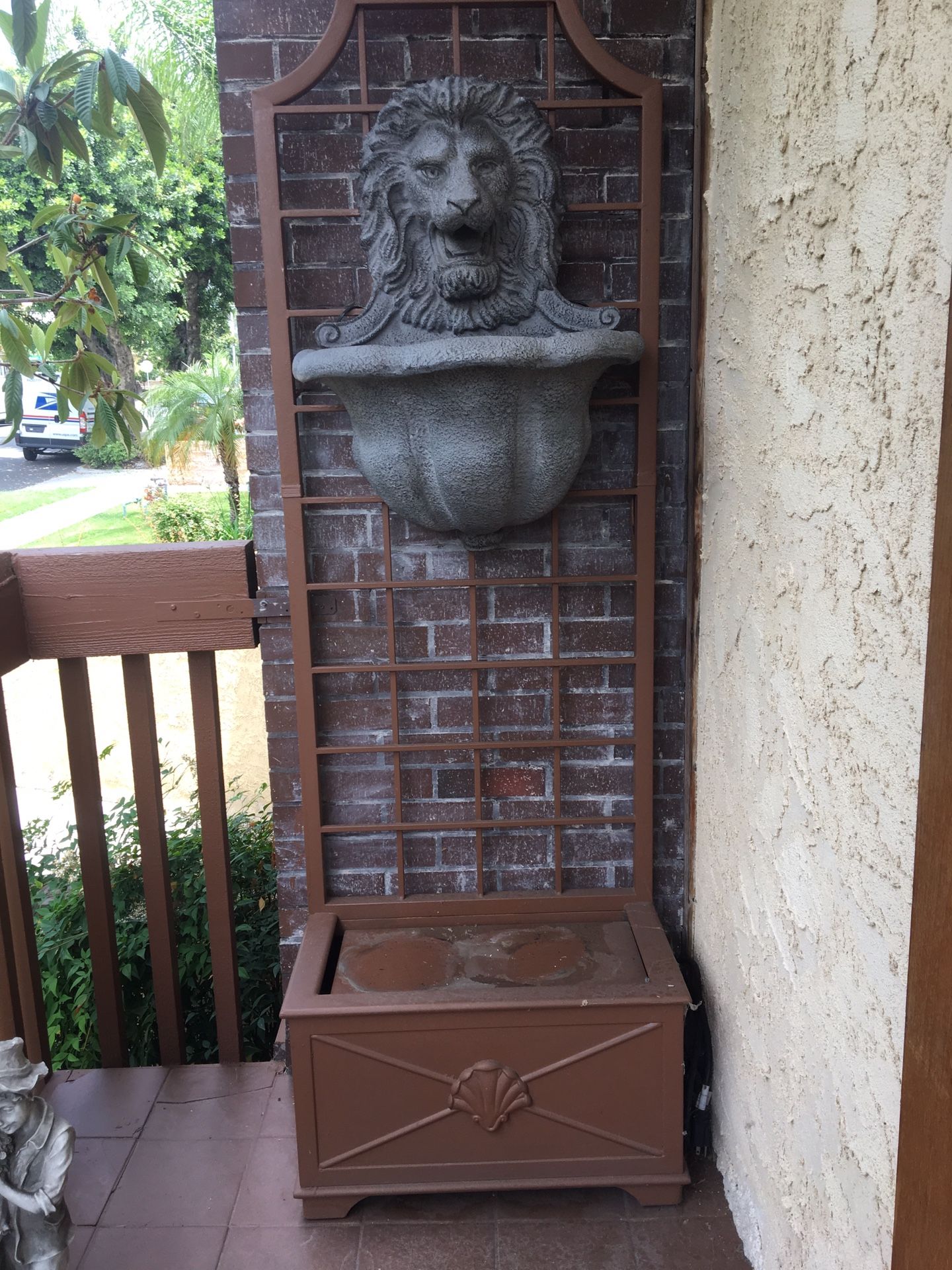 Lion Fountain Outdoor Statue