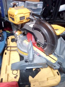 DeWalt flexvolt double bevel miter saw