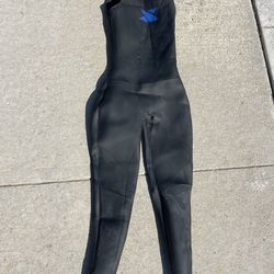 Women’ Xterra Wetsuit size medium-small