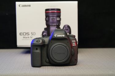 EOS 5D Mark IV DSLR Camera (Body Only)