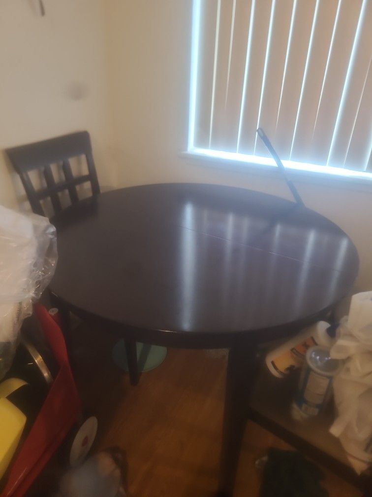 Kitchen Table And 4 Chairs