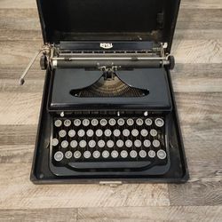 Antique 1930’s Royal Deluxe Typewriter - Model O - Touch Control

