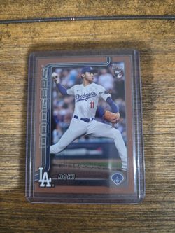 3 CARDS 1 TOPPS HOLD Roki Sasaki #618/ 2025