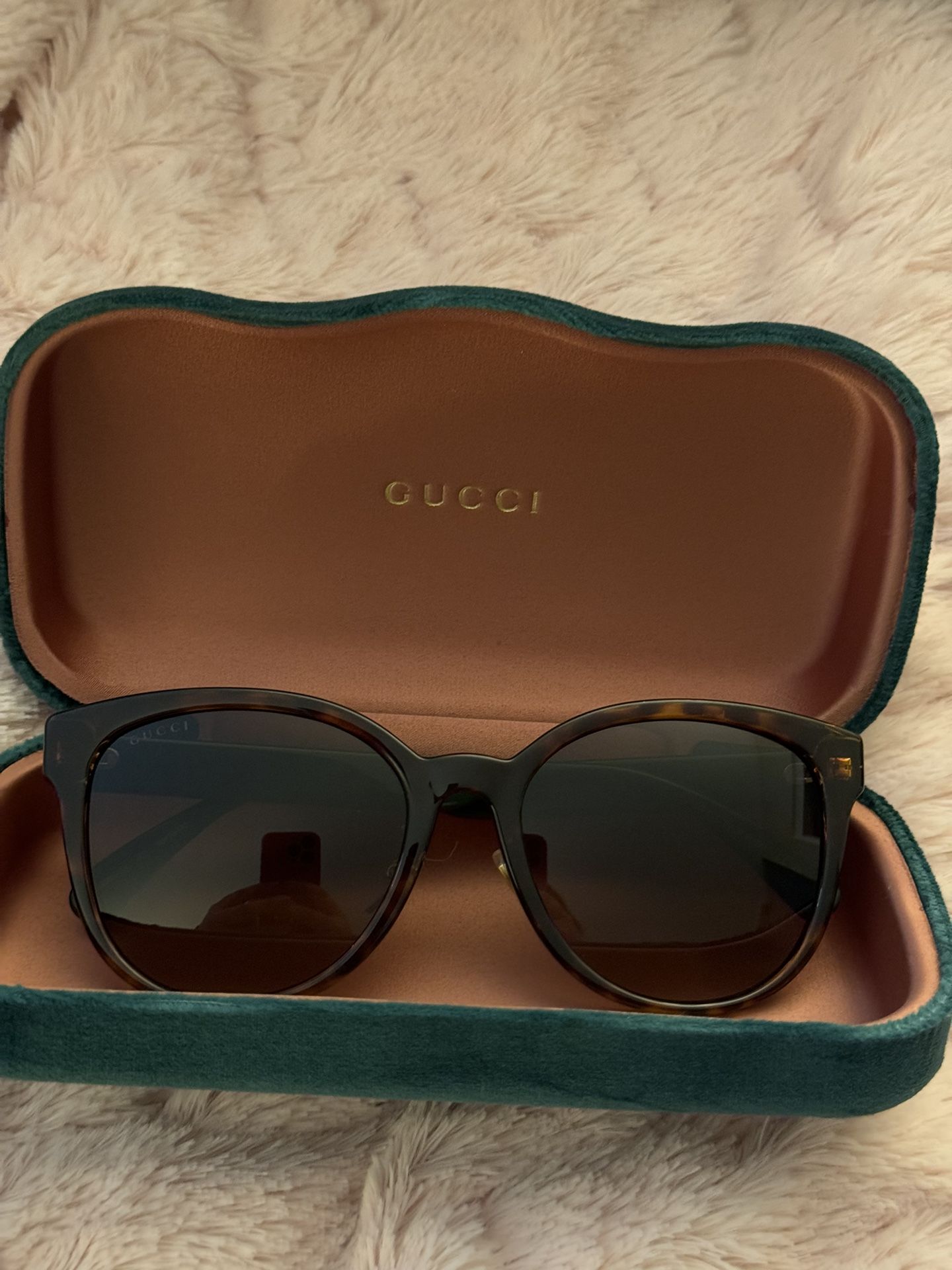 New Women’s Gucci Sunglasses