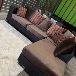 Good Starter Sectional Sofa couch (Delivery AVAILABLE)