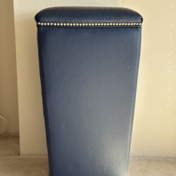 Lee Industries Bar stool handmade in the USA, high-quality leather, model L9308-52