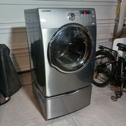 Samsung Gas Dryer With Steam Function  Excellent Working Condition