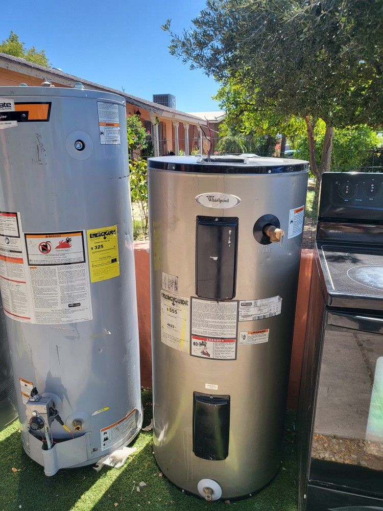 Electric Water Heater 40 Gal In Good Condition And Warranty Works Great