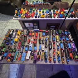 Huge Lot Of Vintage Thomas The Train Coaches