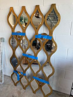 Mirrored Teardrop 5-Pillar Candle Holder - gold Color