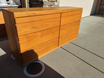DRESSER