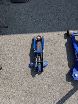 Jack stands