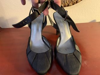 Size 6 Kenneth Cole black satin heels