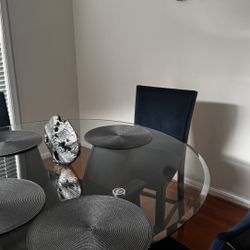 Dinning Room Round Table 