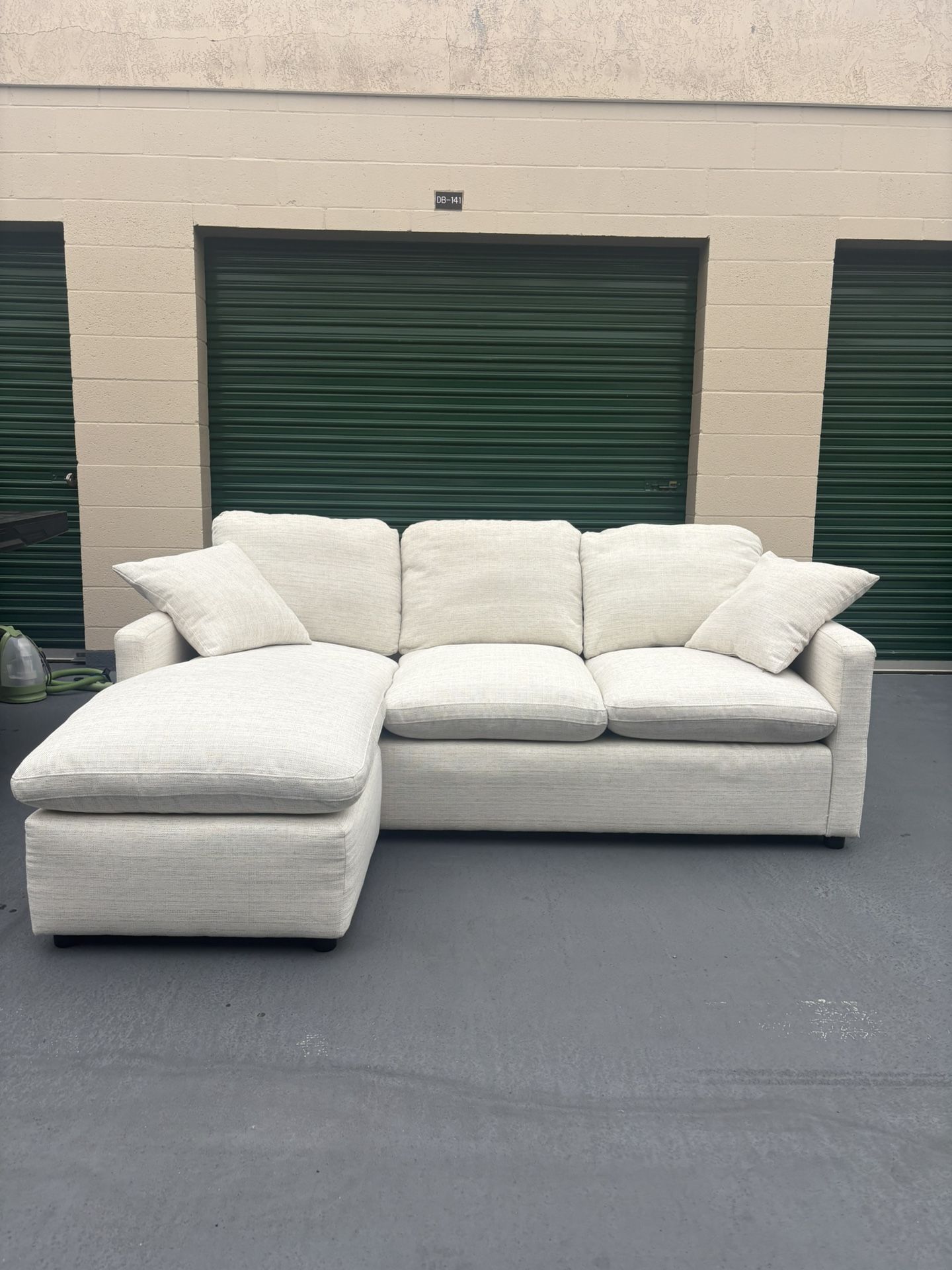 Reversible Sectional Cream Color Couch 🛻Delivery Available🛻