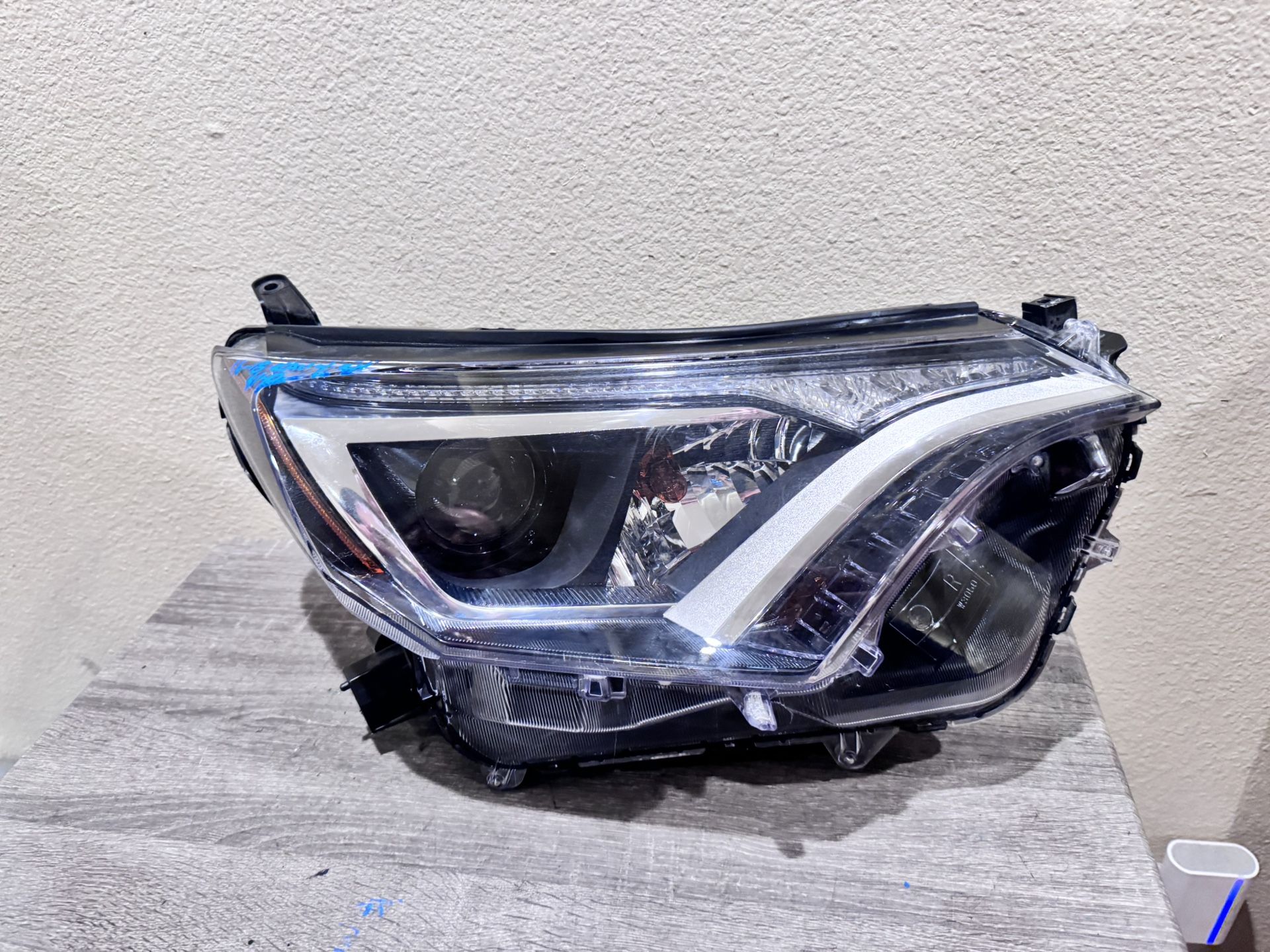 2016 To 2018 TOYOTA RAV 4 RH HEADLIGHT
