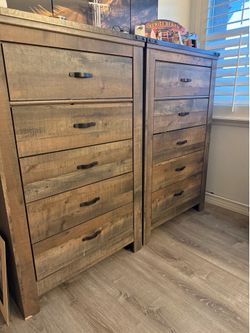 2 Dressers, 5 drawers each