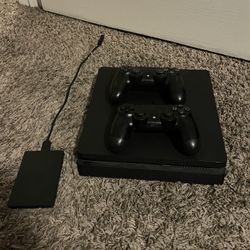 PS4 Slim 