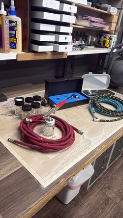 3 Airbrushes and compressor