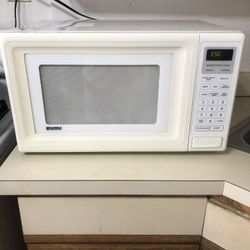 Very Good Condition Kenmore Microwave